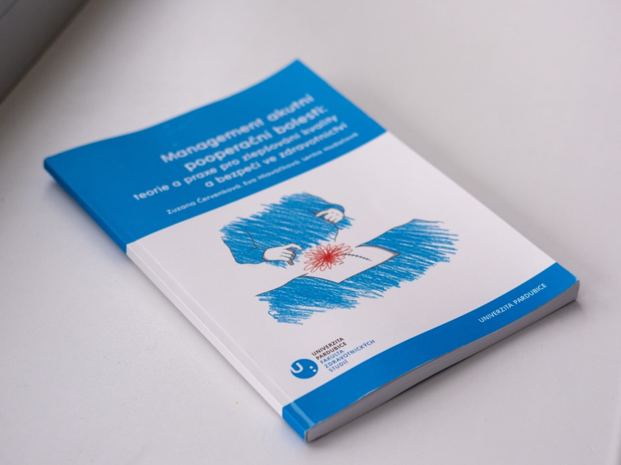 Vyšla nová odborná publikace o managementu akutní pooperační bolesti